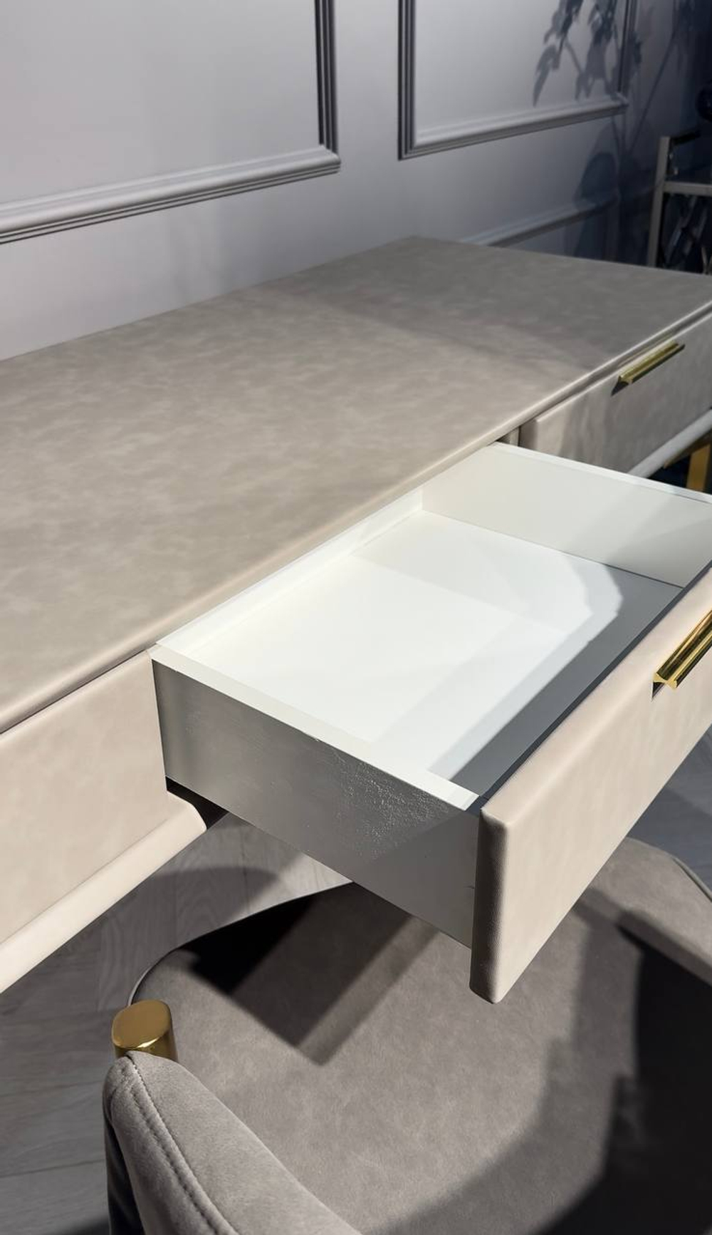 Стол-консоль Ist Casa Логан с 3-мя ящиками, 150х50х78 см, светло-серый