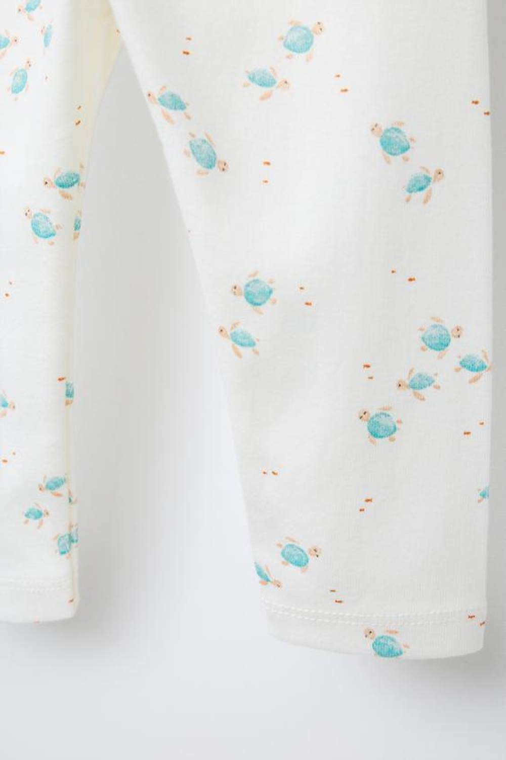 ZARA ЛЕГИНСЫ С ПРИНТОМ «ЧЕРЕПАХИ», БЕЛЫЙ