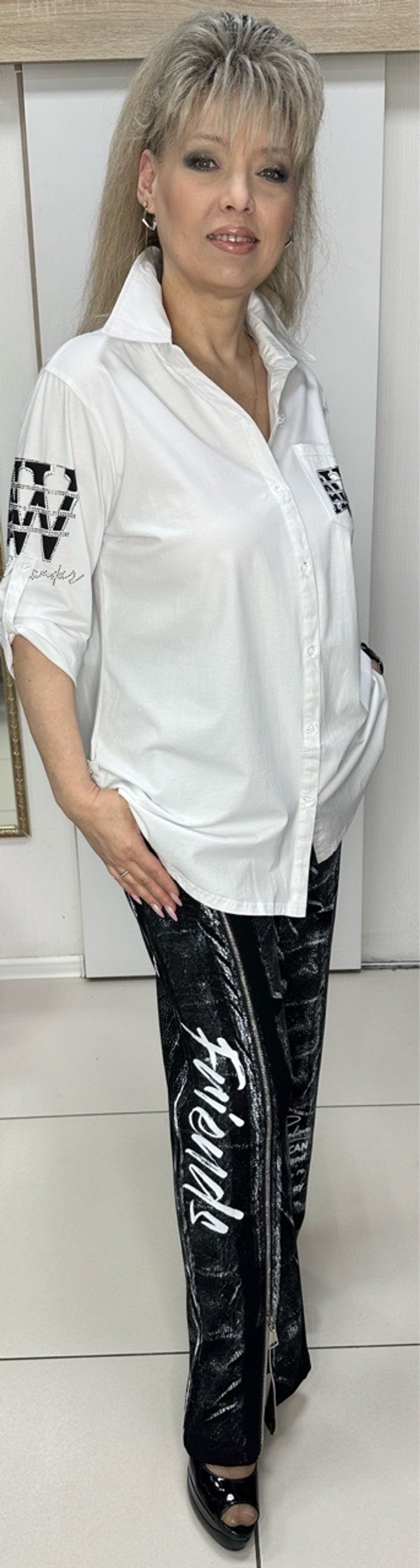 Белая рубашка с оригинальным изображением