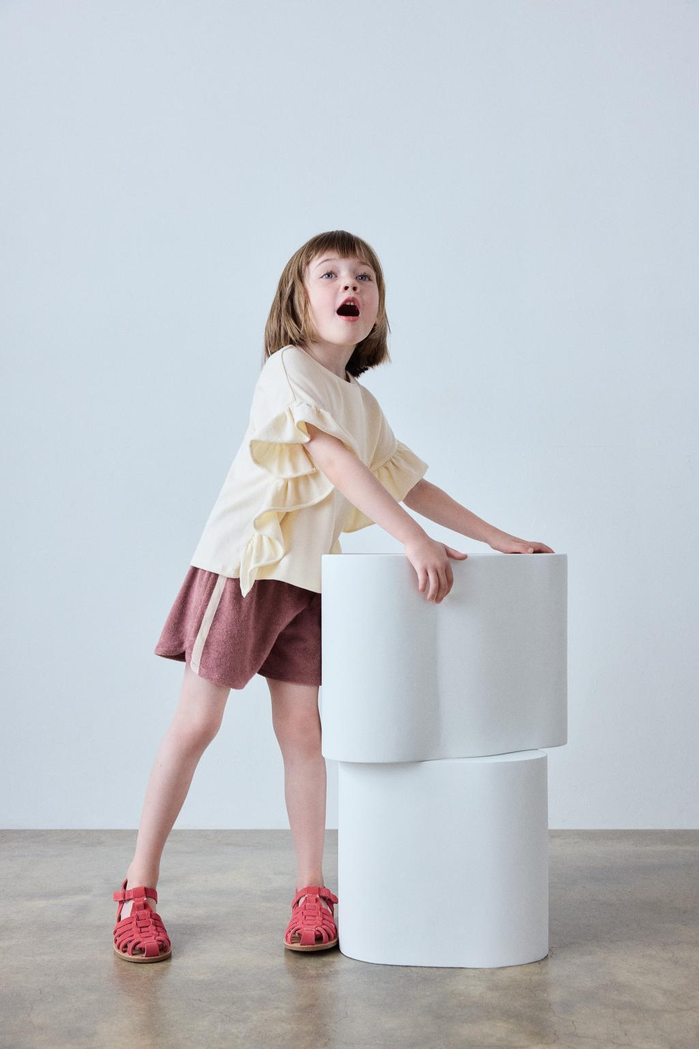 ZARA ФУТБОЛКА С ВОЛАНАМИ, СВЕТЛО-БЕЖЕВЫЙ