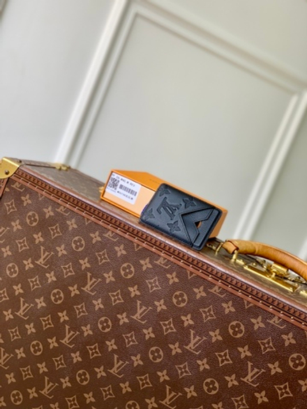 Louis Vuitton Porte Cartes Magnet