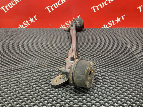 Кронштейн двигателя передний