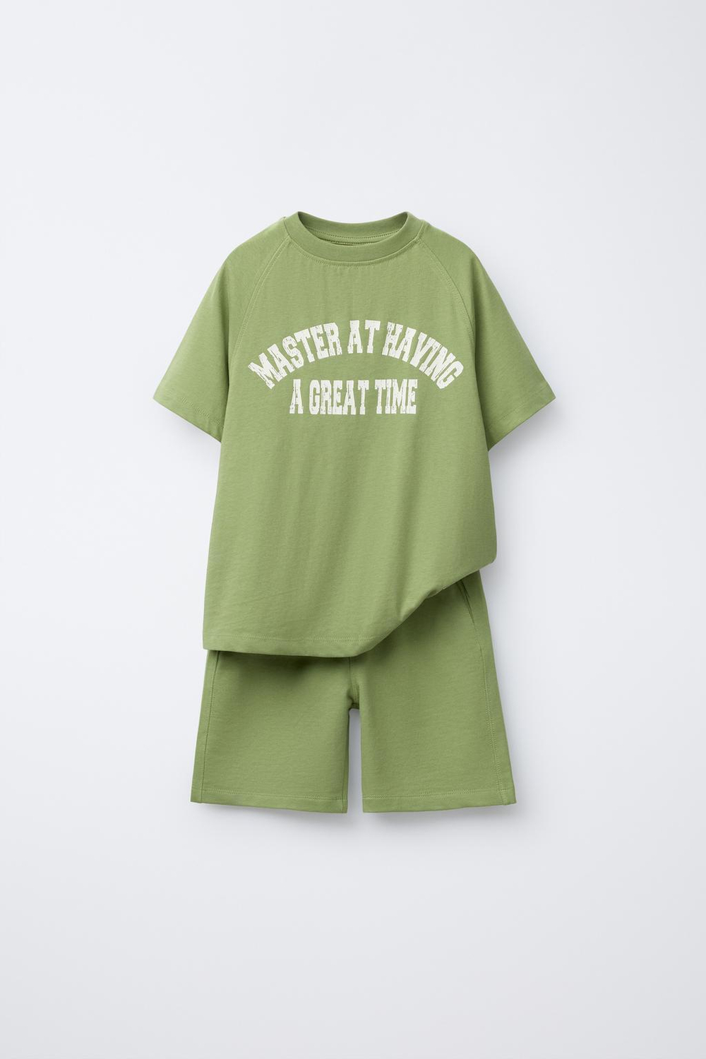 ZARA КОМПЛЕКТ ИЗ ФУТБОЛКИ И ШОРТОВ-БЕРМУДОВ, СВЕТЛО-ЗЕЛЕНЫЙ