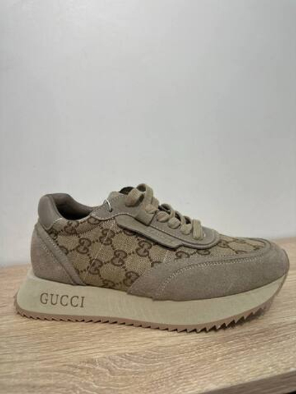 Кроссовки из натуральной замши