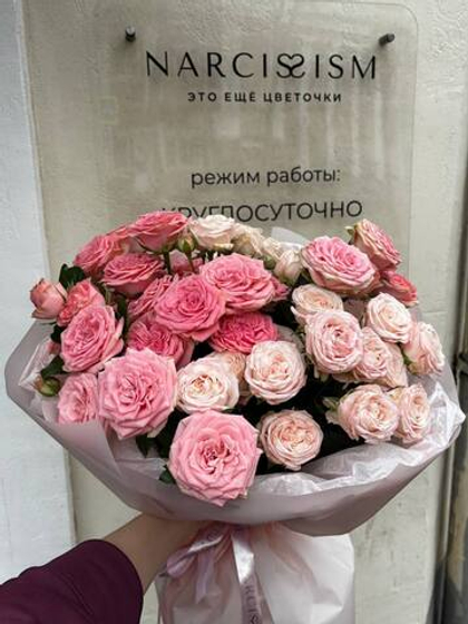 Букет из пионовидной кустовой розы