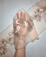 Вышивка на сетке серебристый пион К159 правая