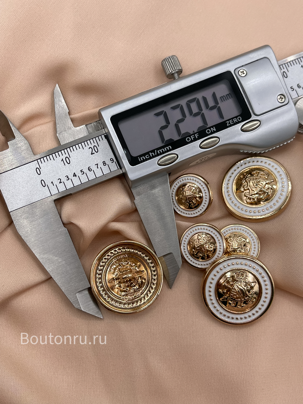 Пуговицы герб12 золотистые с белой эмалью