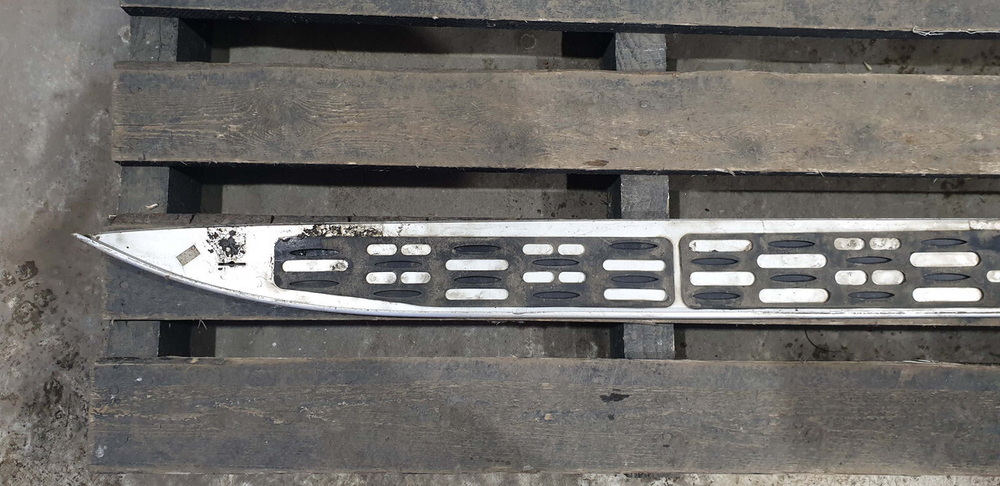 Накладка подножки левой Mercedes GLE (W166) 11-18 Б/У Оригинал A1666980348