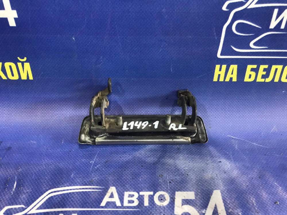 Ручка двери задней левой внешняя MITSUBISHI PAJERO 1990