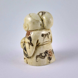 Нэцкэ Ребенок с персиком и мешком риса