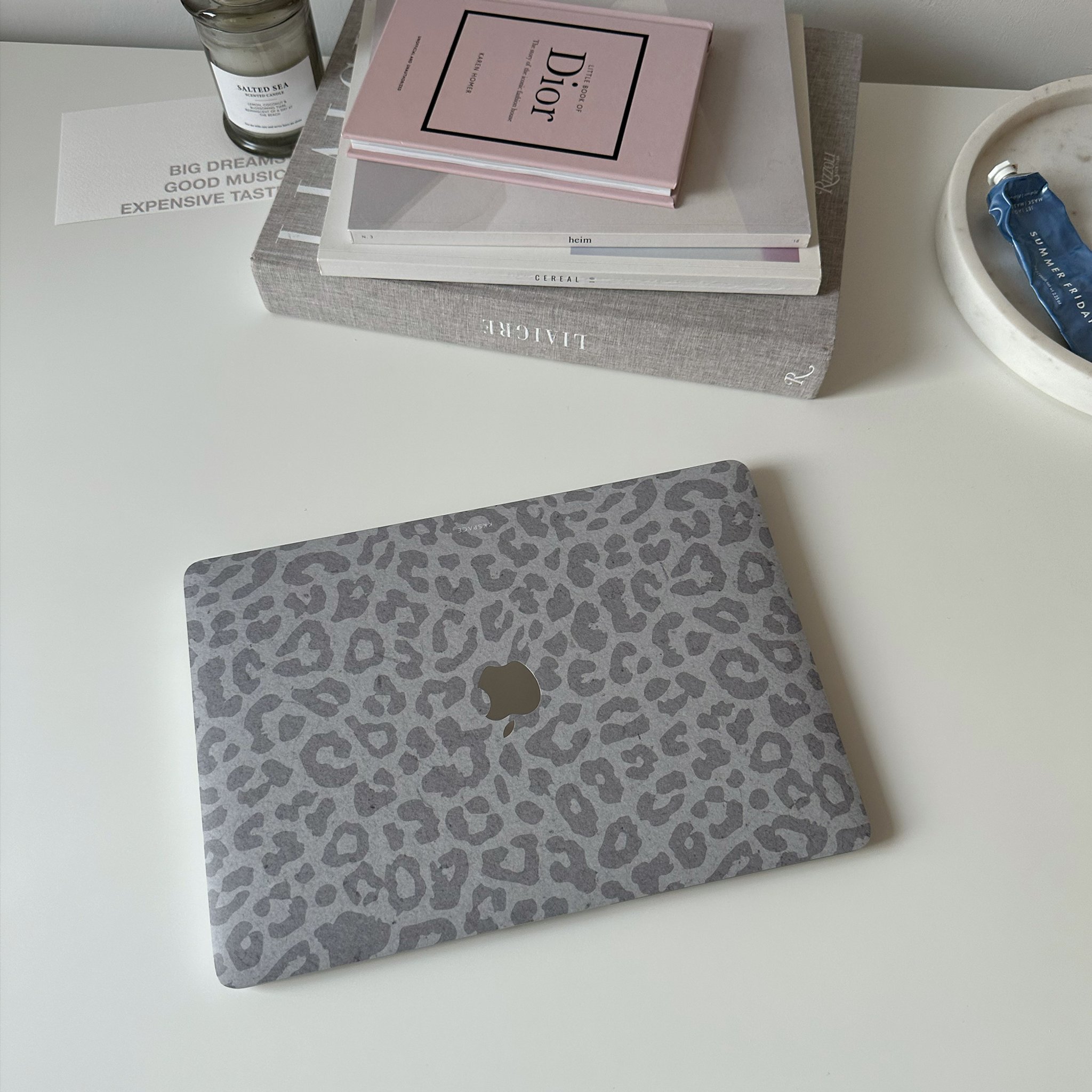 Виниловая наклейка CONCRETE JUNGLE для MacBook
