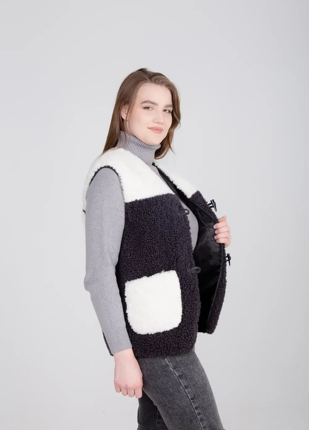 Женский жилет из овчины