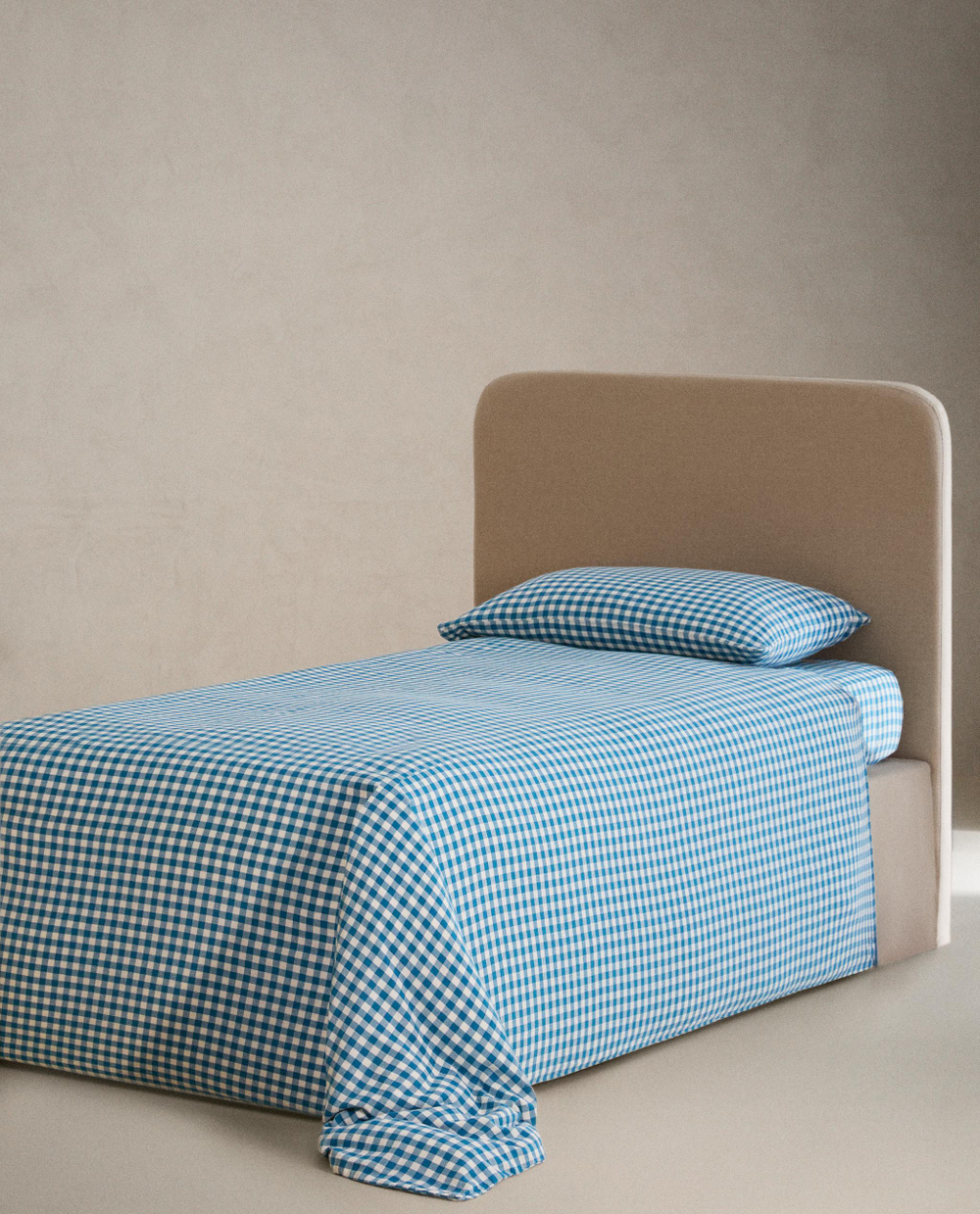 Простыня на резинке Zara Home, хлопок 100%, в клетку, 1660/900