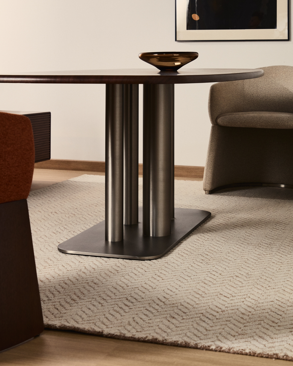 Стол Melvar из 100% орехового шпона с основанием из стали 180 x 100