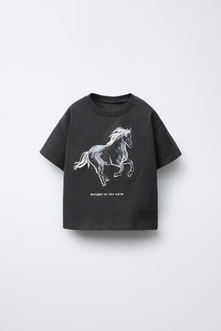 ZARA ФУТБОЛКА С РЕЛЬЕФНЫМ ПРИНТОМ, ЧЕРНЫЙ