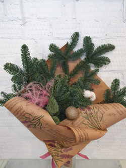 Шикарная ветка Нобилиса в нежном новогоднем оформлении