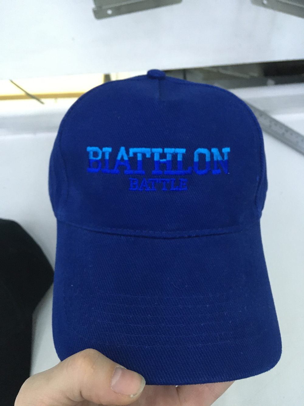 Синяя бейсболка с надписью BIATHLON BATTLE