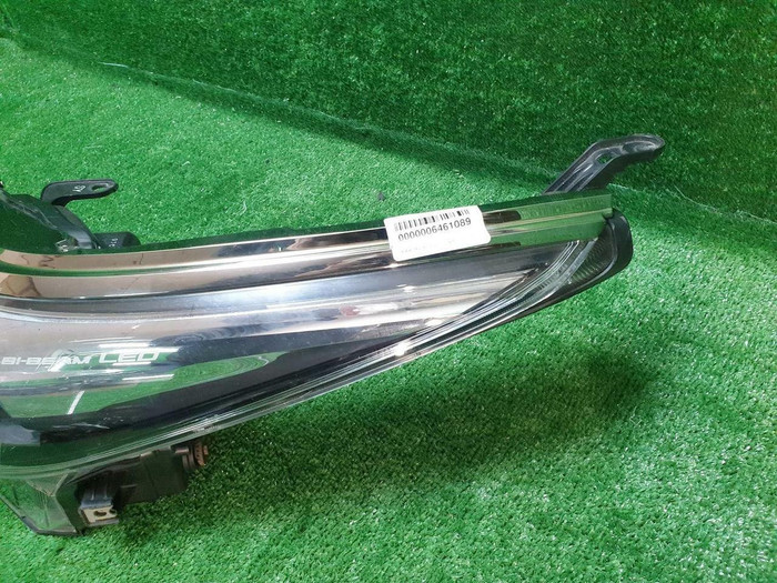 Фара левая Toyota Fortuner II (2015-2020) LED