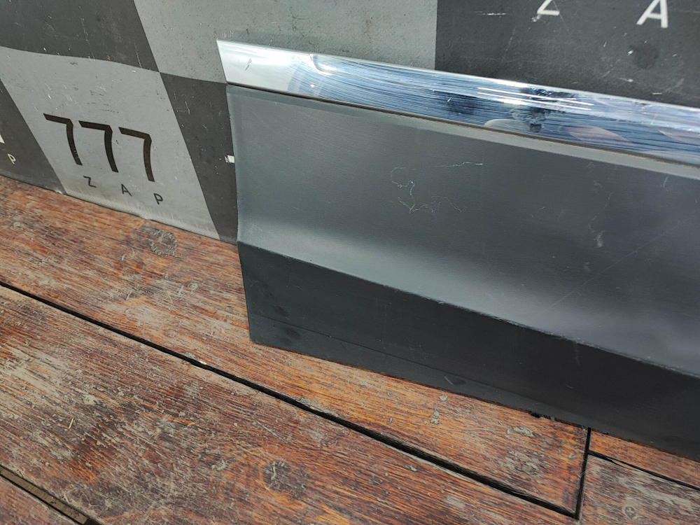 Накладка двери задней правой Volkswagen Tiguan 2 16-нв Б/У Оригинал 5NA854950AF