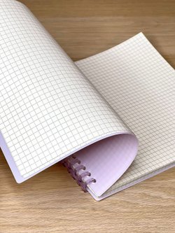 Блокнот квадратный в клетку 60л 195х210 мм сиреневый (8808-011)