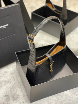 Saint Laurent Le 5 à 7 Hobo Bag