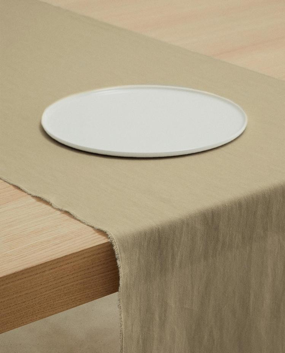 ZARA HOME СКАТЕРТЬ-ДОРОЖКА НА СТОЛ ИЗ СТИРАННОГО ЛЬНА, СЕРОВАТО-КОРИЧНЕВЫЙ