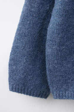 ZARA ВЯЗАНЫЙ СВИТЕР С ВОРОТНИКОМ НА ПУГОВИЦАХ, ВЫЦВЕТШИЙ СИНИЙ