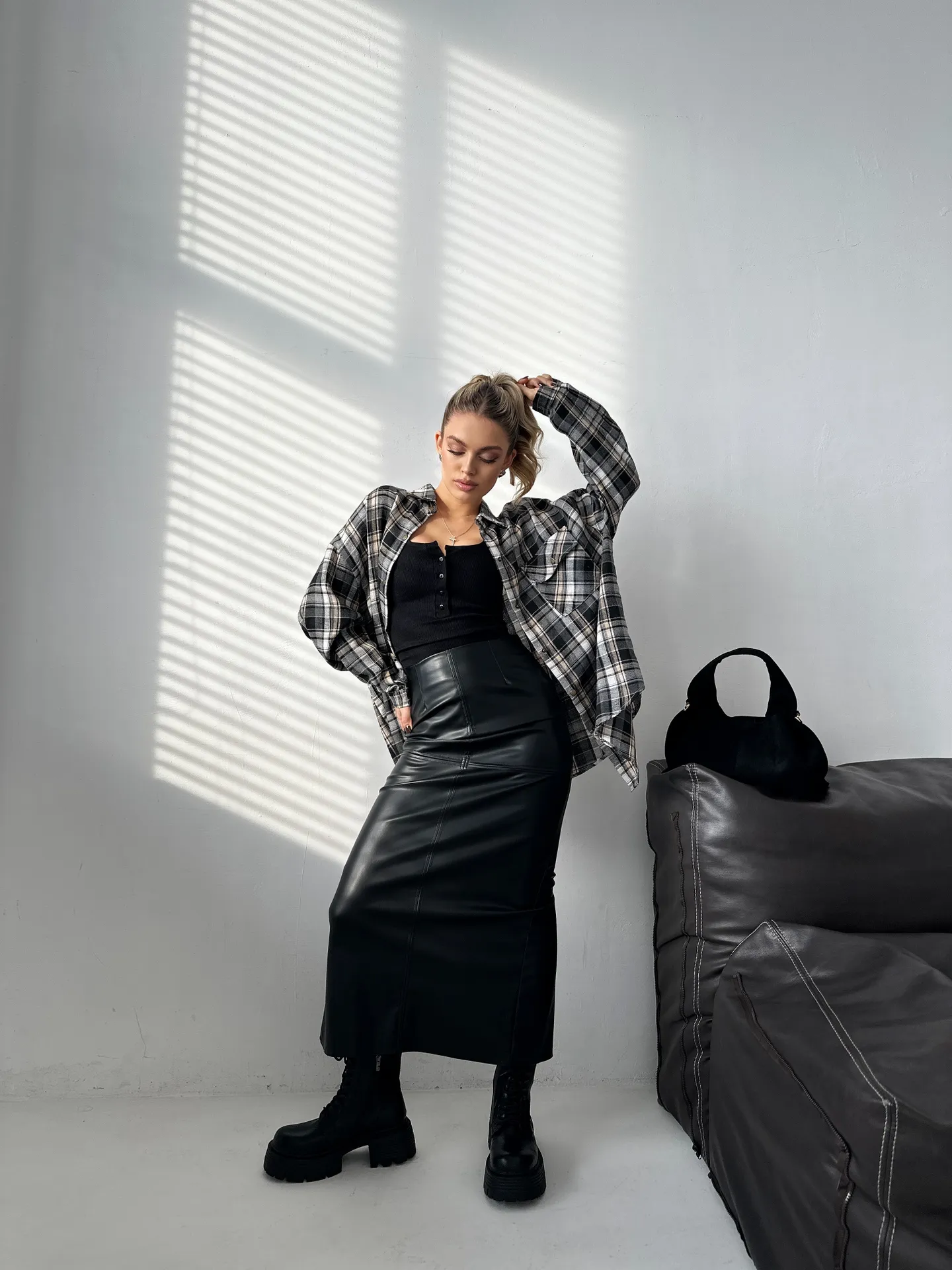 Юбка Wish collection 91122 удлиненная кожаная с разрезом сзади