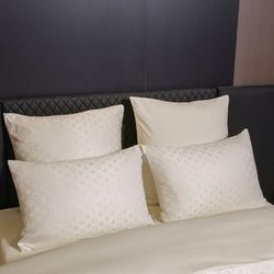 Комплект постельного белья на резинке Сатин Жаккард «Белоснежный шёпот»