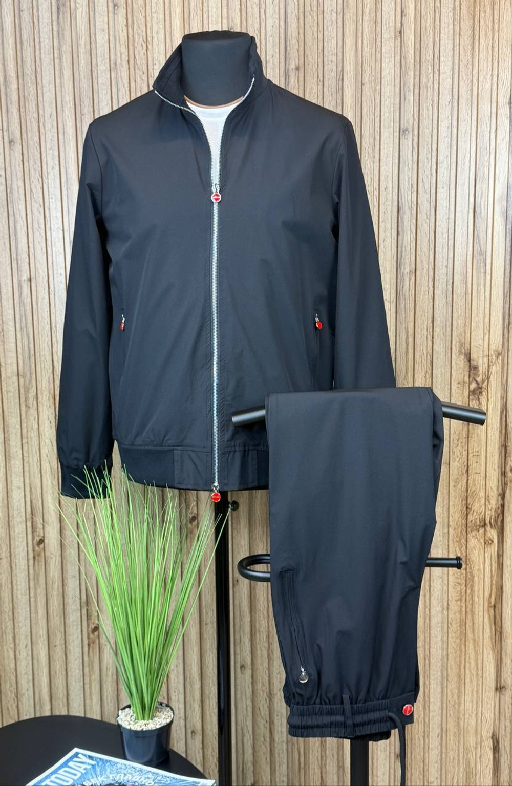 Прогулочный костюм Kiton