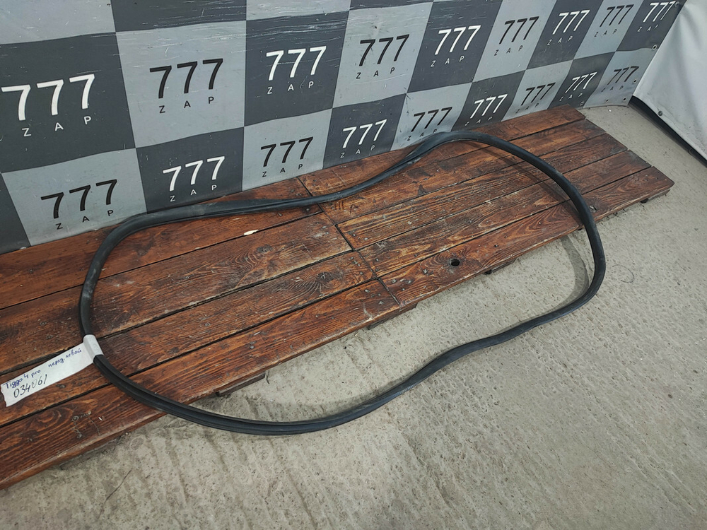 Уплотнитель двери передней левой Chery Tiggo 4 Pro 20-нв Б/У Оригинал J686107113