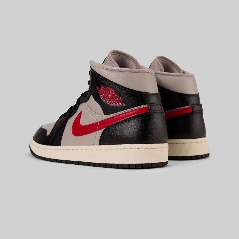 Кроссовки Jordan 1 Mid 