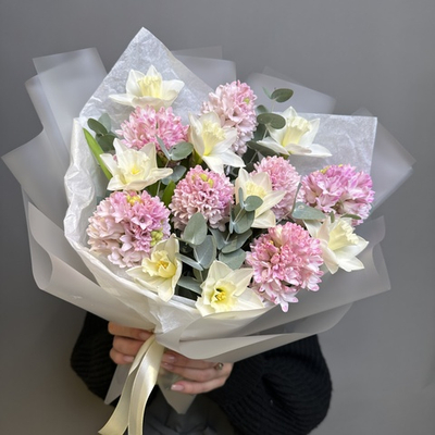 Букет "Баттерфляй" (нарциссы,гиацинты,эвкалипт)