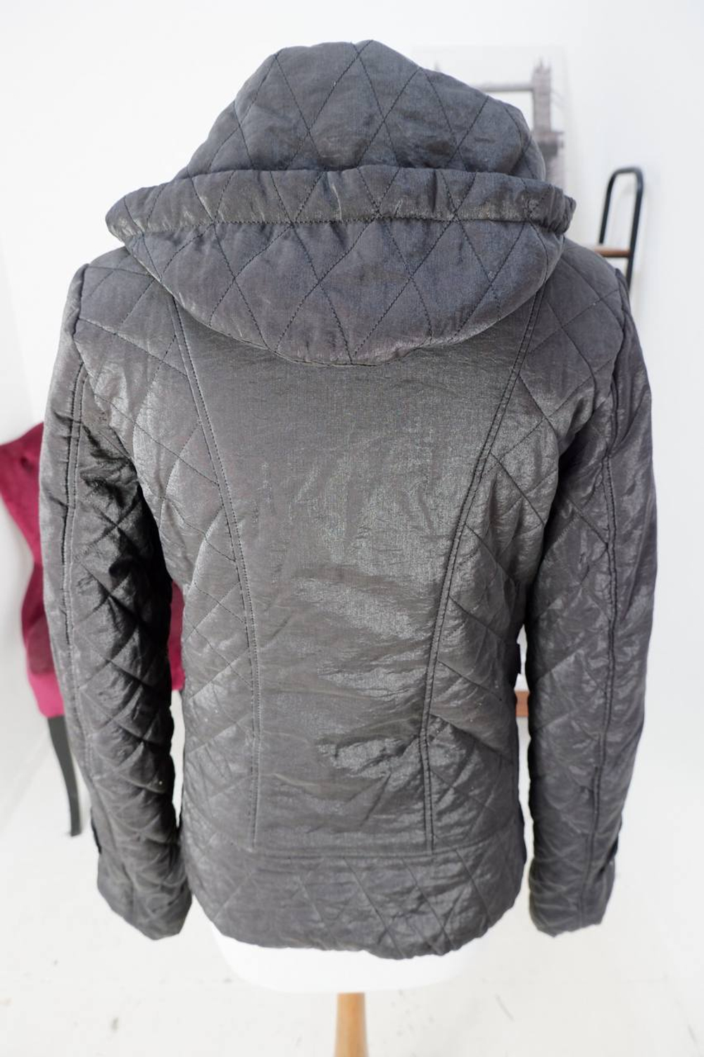 Куртка демисезонная практичная, маркировка L, визуально на 46 размер