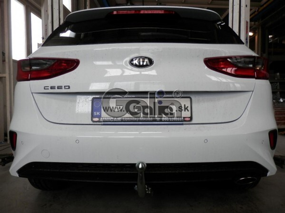 Фаркоп оцинкованный Galia K044C для Kia Ceed хетчбек 5 дверей, только бензин (не дизель) 2018-(паспорт и сертификат в комплекте)(без электрики)