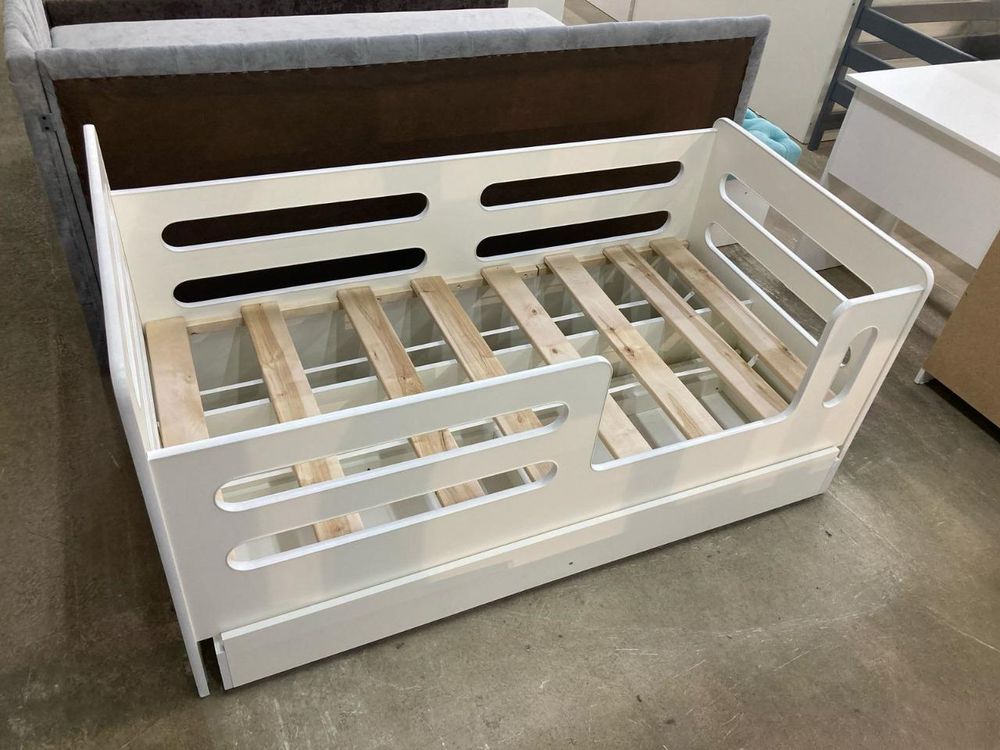 Кровать с ящиком Манеж ЛДСП белый/белый (ладе) 800*1600