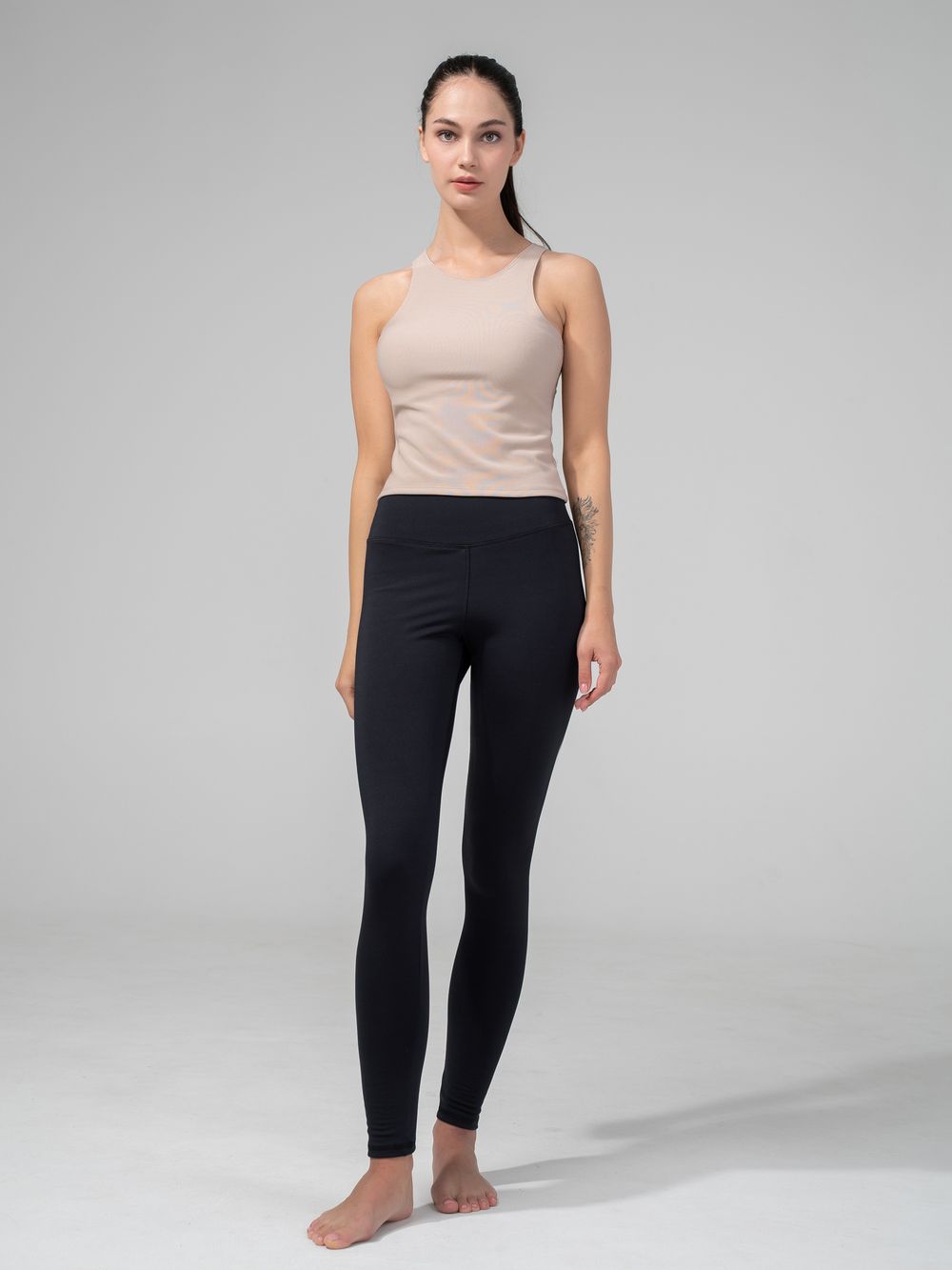 Майка Hillary, Nude