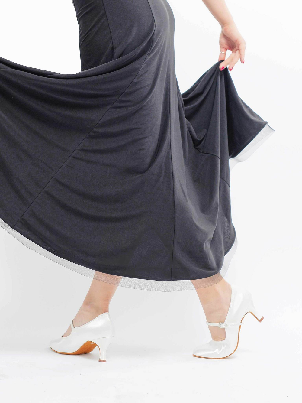 Бір мезетте екі діңі бар секс Мен сенің алдыңда тізерлеп отырмын, әтешіңді аузыма алып.