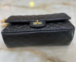 Стеганная черная сумка Chanel 2.55 Шанель премиум класса с золотистой фурнитурой