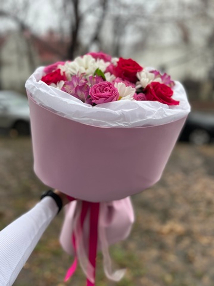 Букет с розой Готча и кустовыми розами