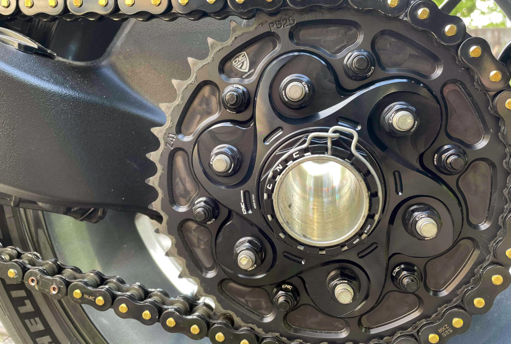 CNC Racing Гайки фланца задней звездочки Ducati комплект DA384