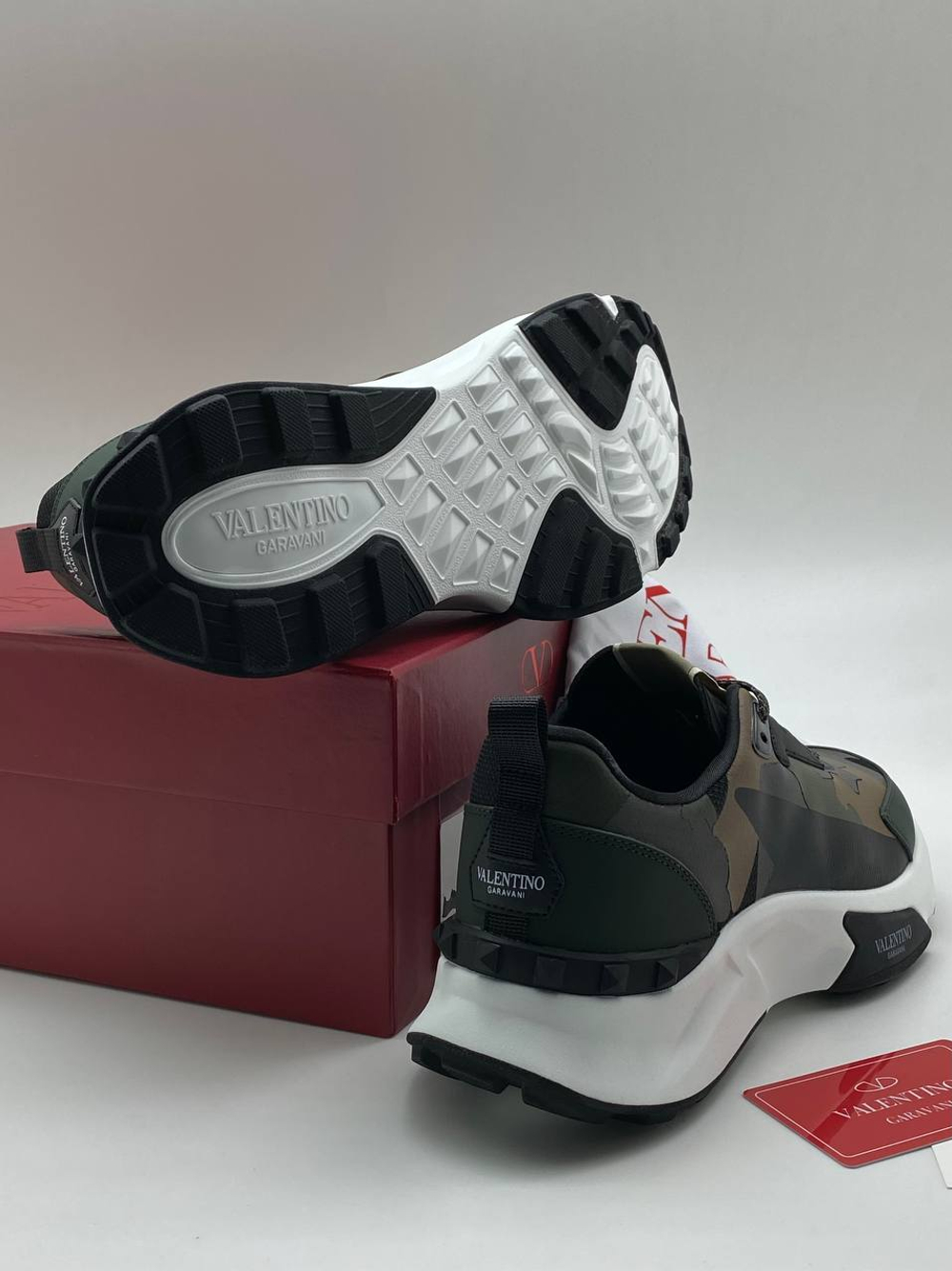 Кроссовки Valentino