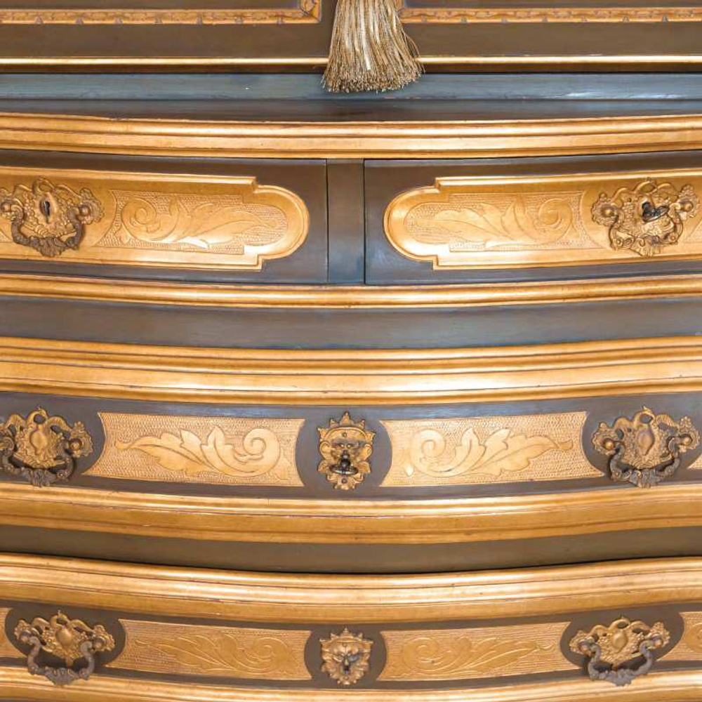 Секретер в дворцовом стиле