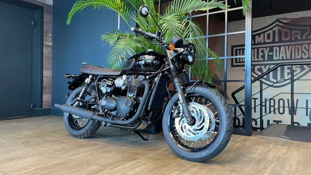 TRIUMPH BONNEVILLE T120 BLACK