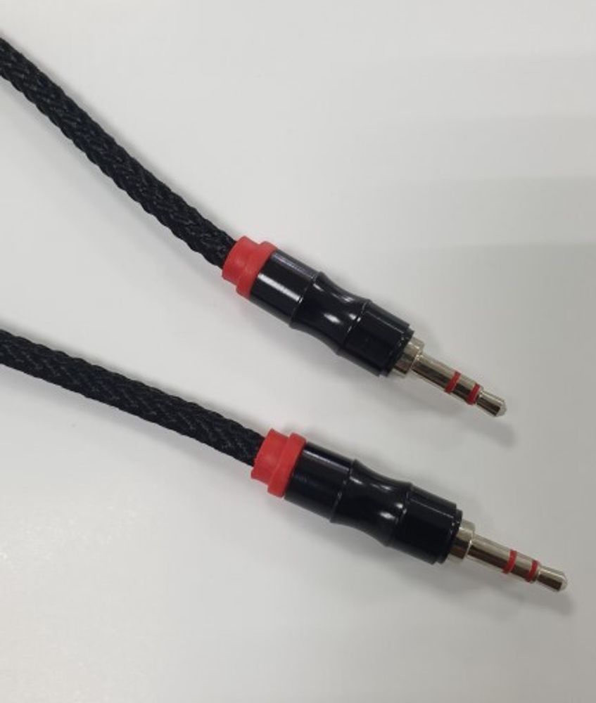 Аудиокабель AUX для подключения к автомагнитоле с разъемом 3,5 jack 2 м, нейлоновая оплетка, черный (KPR)
