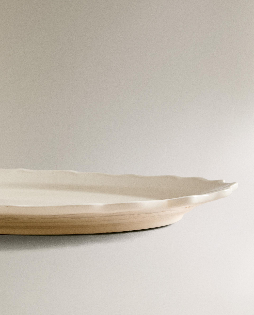Zara Home блюдо сервировочное из фаянса, цвет бежевый, 40 см