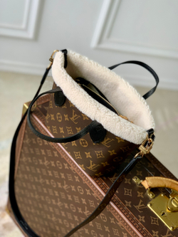Louis Vuitton Neverfull Bandouliere Inside Out BB