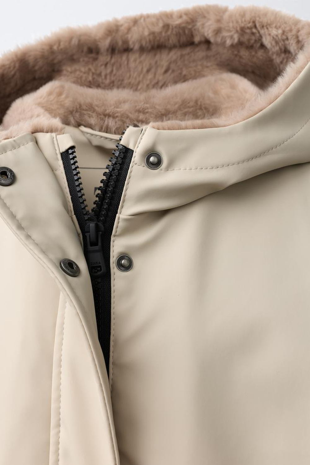 ZARA ПРОРЕЗИНЕННАЯ КУРТКА WATER REPELLENT С ЭФФЕКТОМ МЕХА, ПЕСОЧНЫЙ