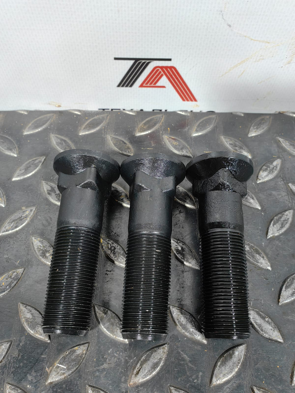 Болт потайной квадрат M22*1.5*82