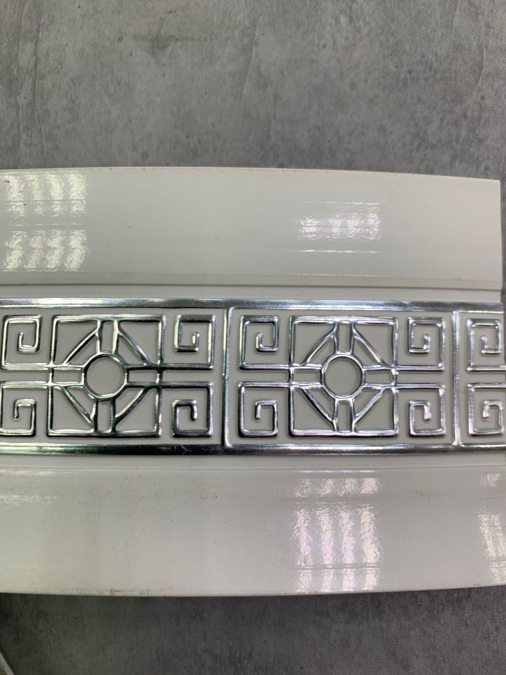 Белый с серебром "Амулет" (7см) декоративная планка (бленда)